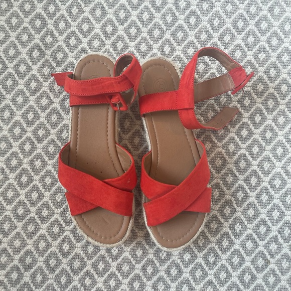 Cutest UO Sandals!! - Picture 2 of 4